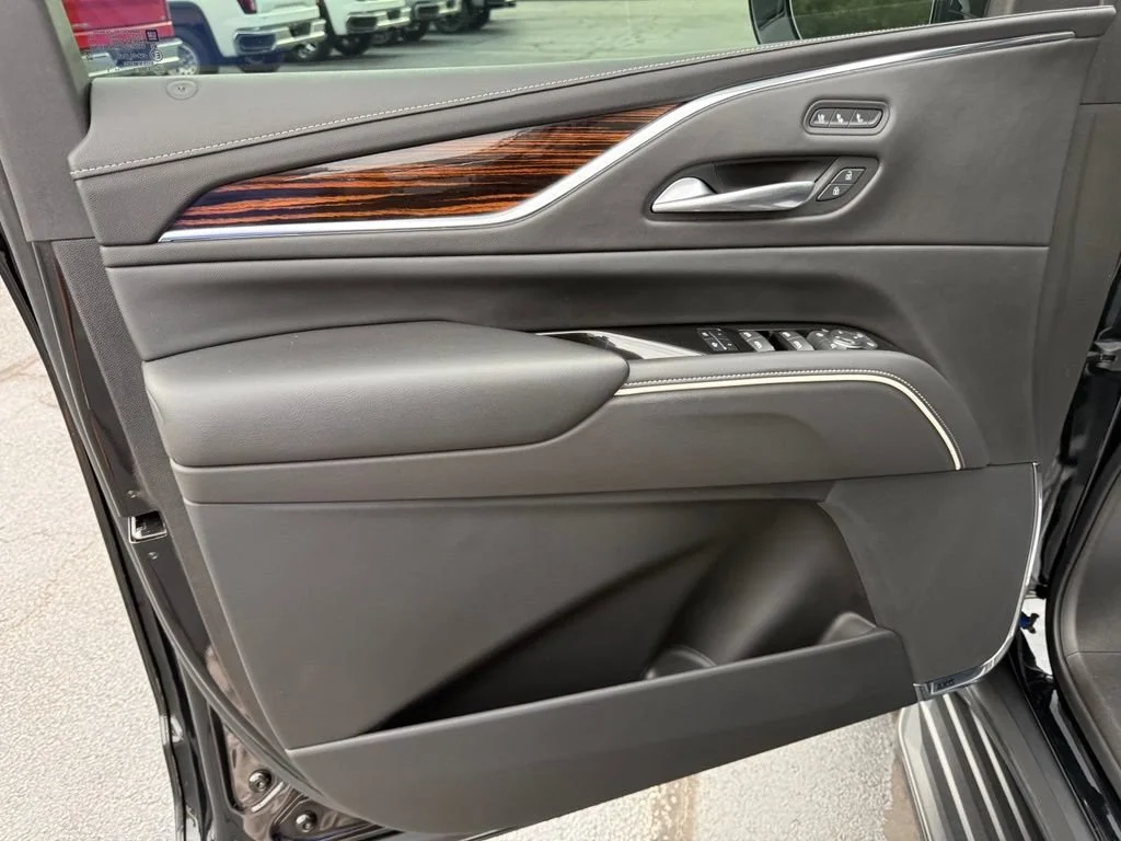 Used 2021 BLACK RAVEN Cadillac Premium Luxury image 18