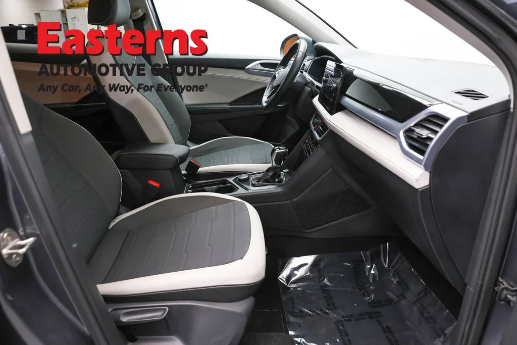 Used 2025 Gray Volkswagen 1.5T SE image 23