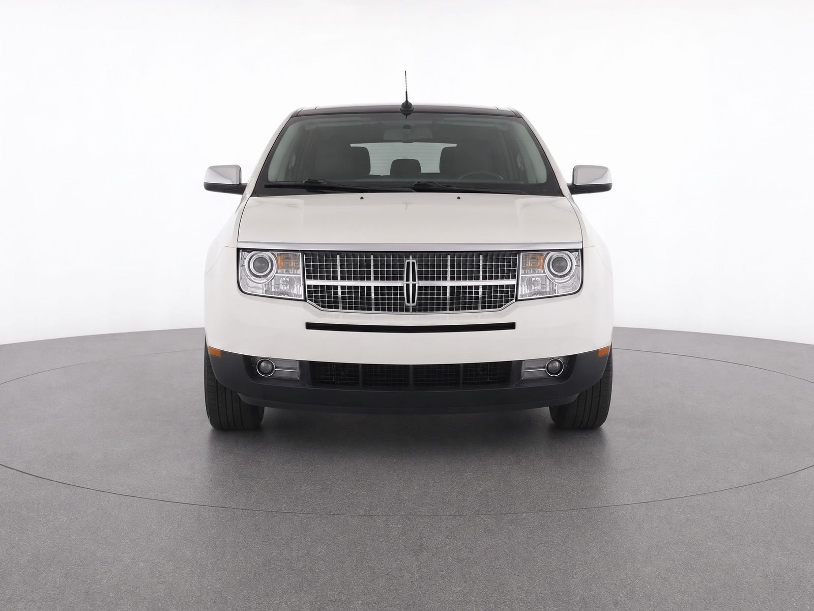 Used 2010 White Platinum Metallic Tri-Coat Lincoln Base image 5