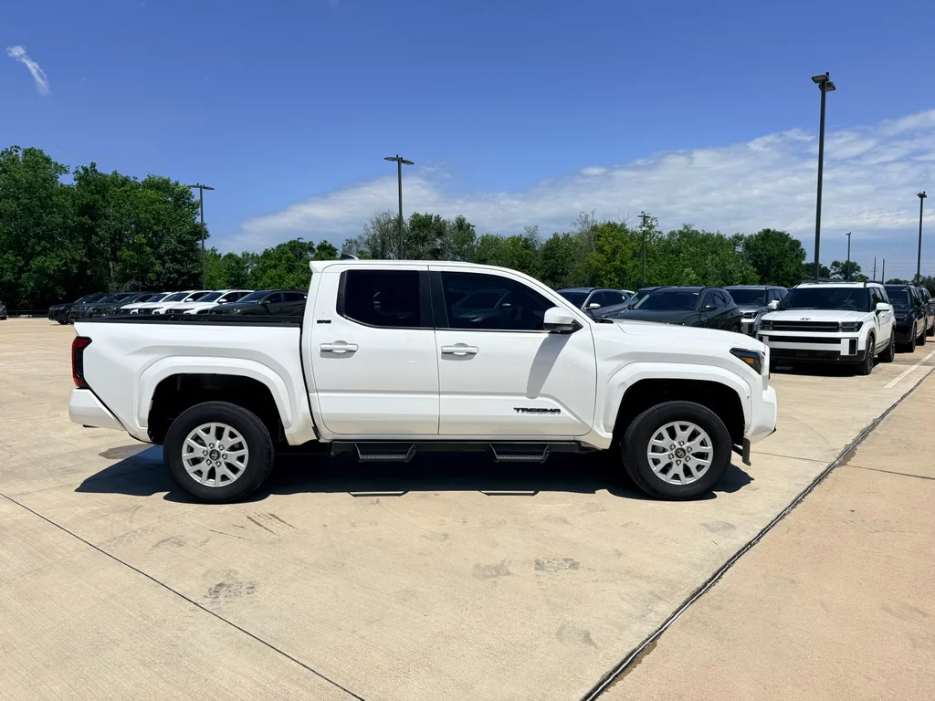 Used 2025 Ice Cap Toyota SR5 image 5