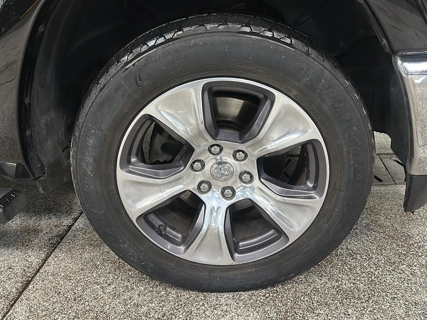 Used 2019 Diamond Black Crystal Pearlcoat Ram Laramie image 11