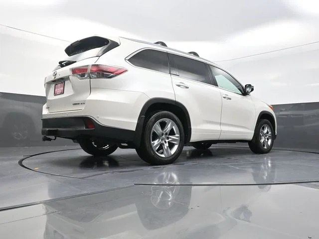 Used 2015 White Toyota Limited image 37