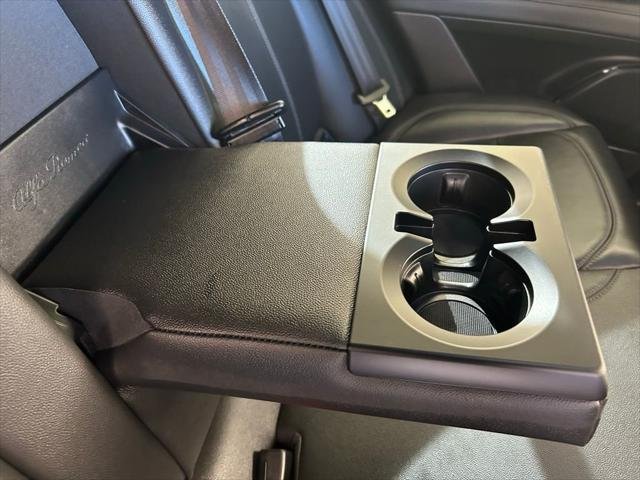 New 2025 Milano White Exterior Paint Alfa Romeo  image 31