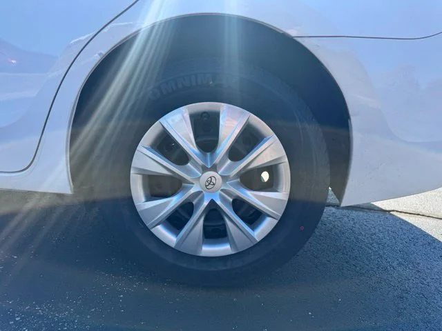 Used 2017 White Toyota L image 11