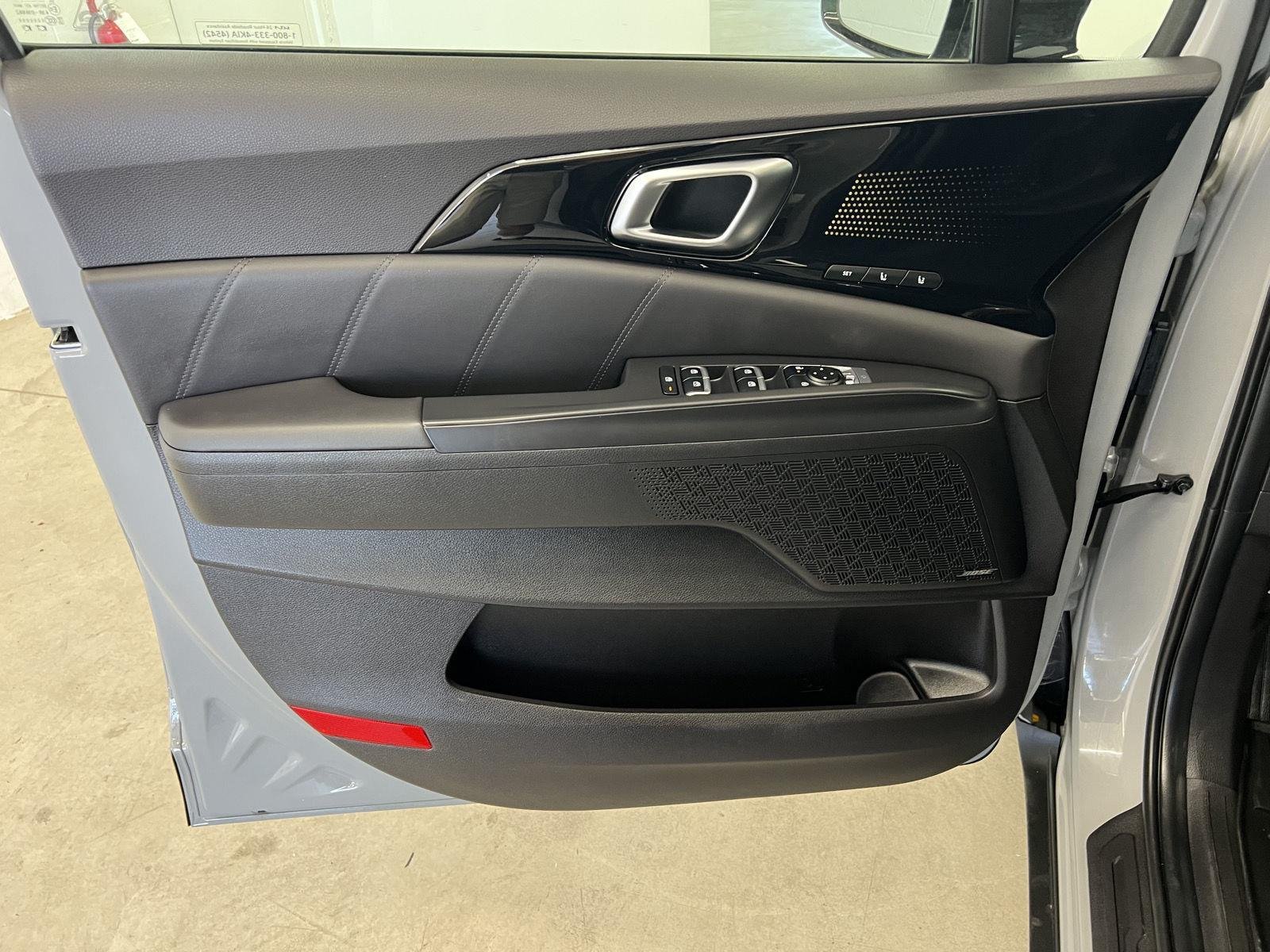 2025 Kia Carnival SX Prestige - Photo 11