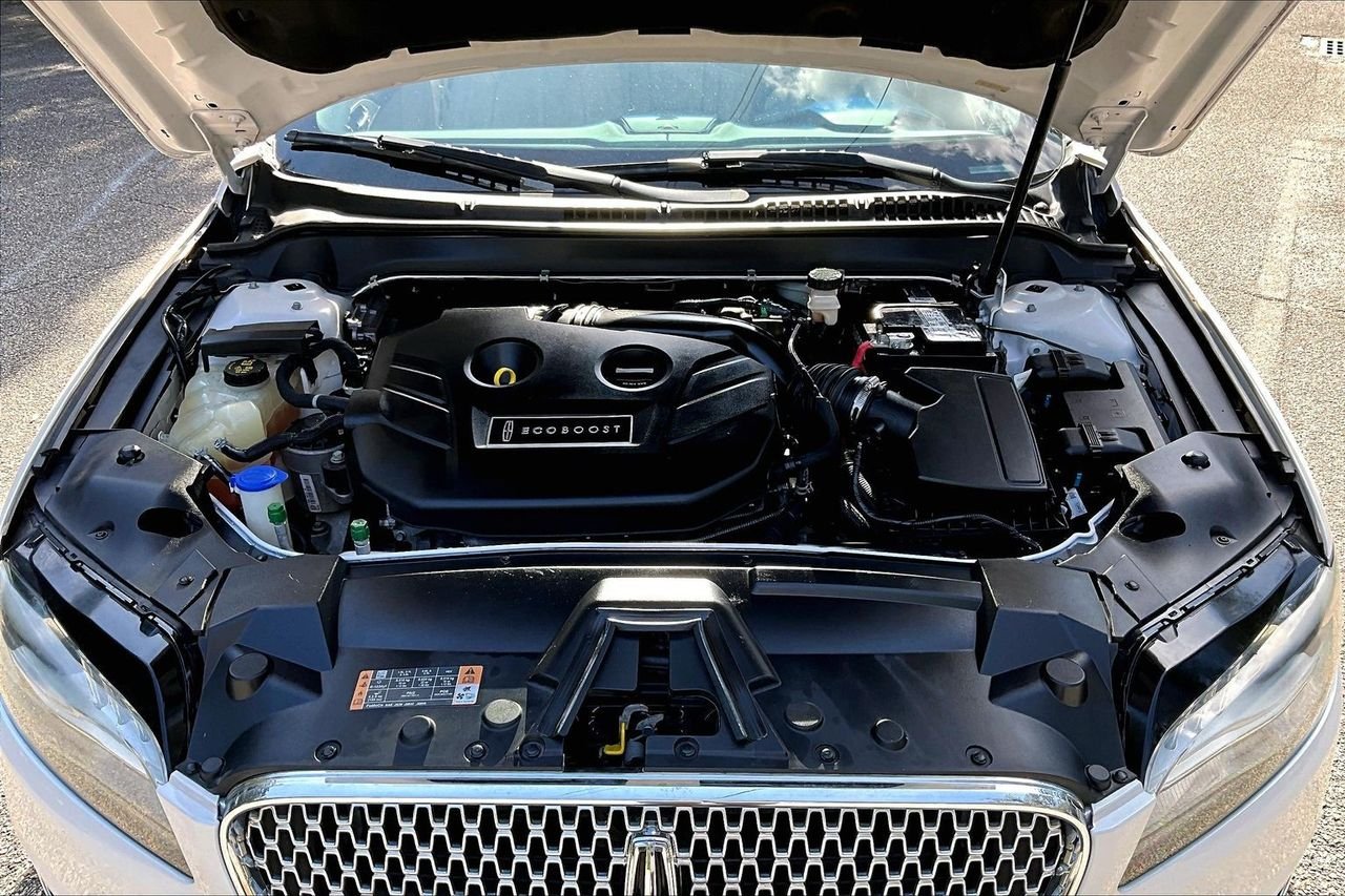 Used 2017 White Lincoln Reserve image 31