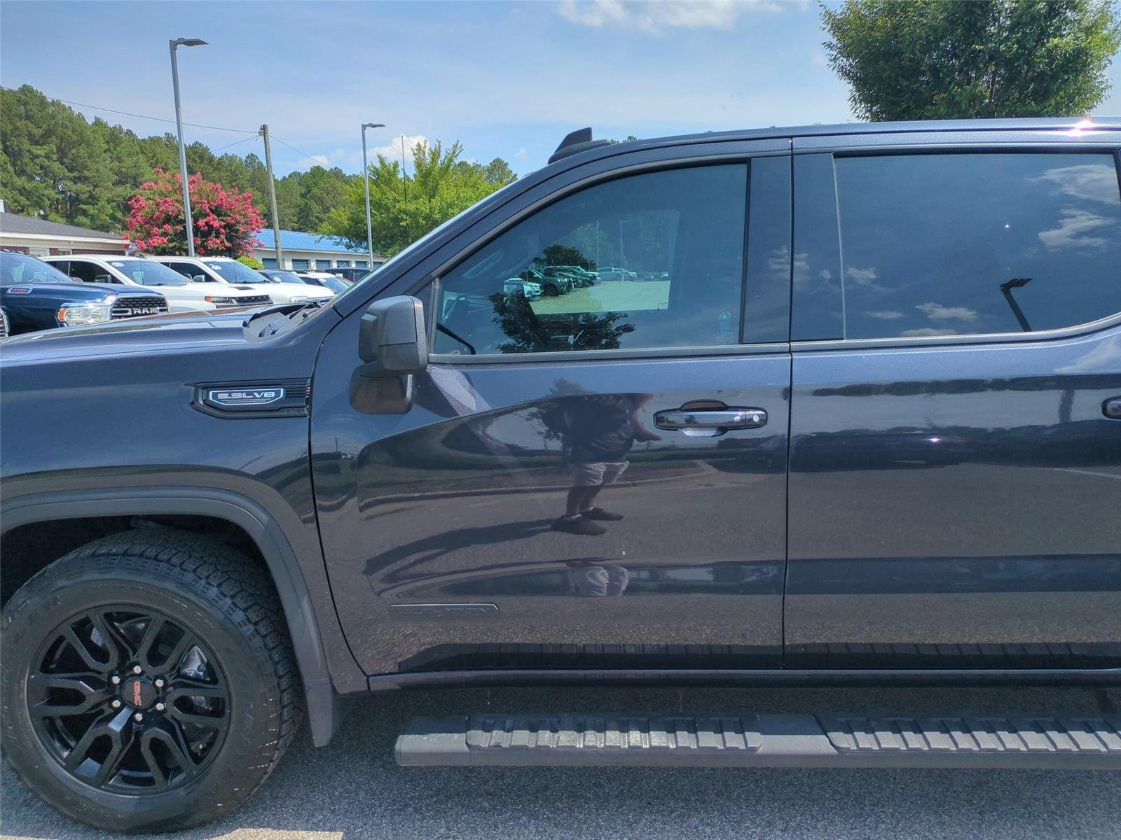 Used 2024 Onyx Black GMC Elevation image 15