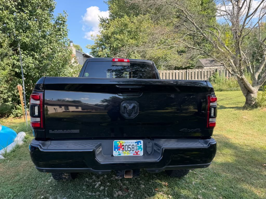 Used 2019 Diamond Black Crystal Pearlcoat Ram Laramie image 7
