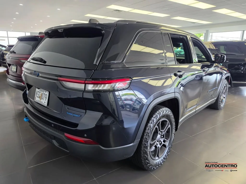 Used 2024 Midnight Sky Jeep  image 2