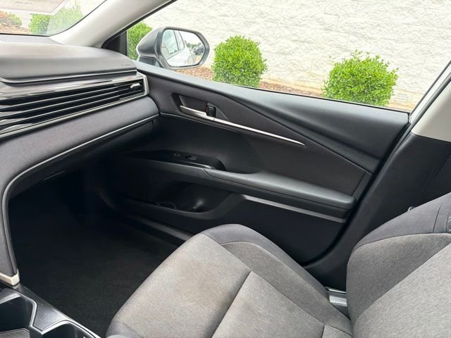 Used 2025 White Toyota LE image 44