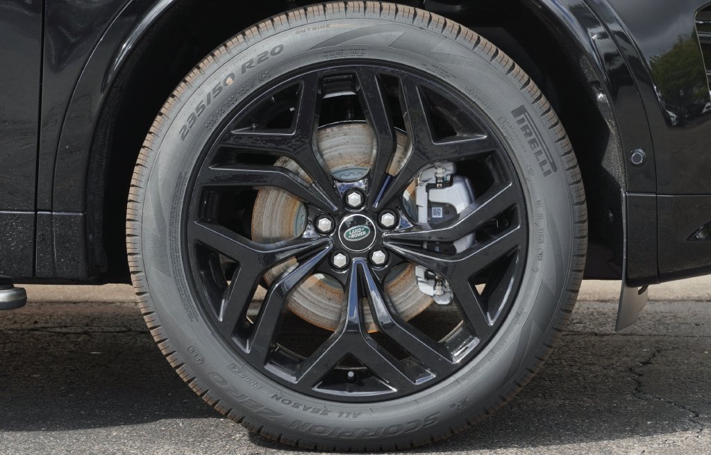 New 2026 Santorini Black Land Rover Landmark image 8