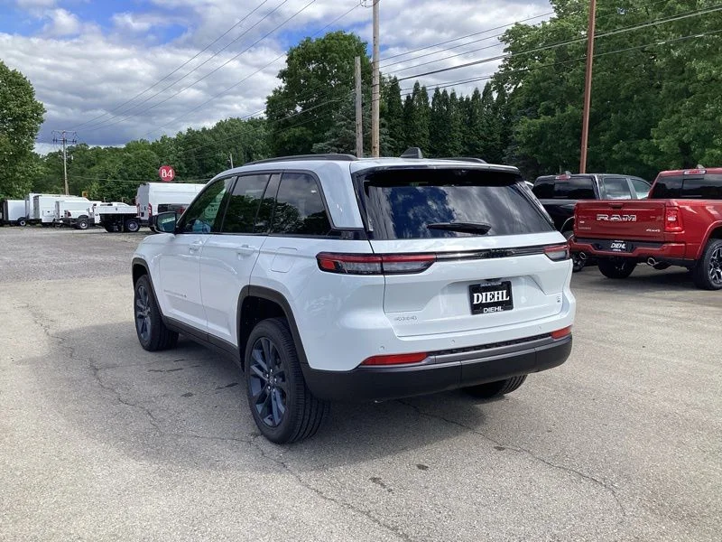 New 2026 Bright White Clear-Coat Exterior Paint Jeep  image 5