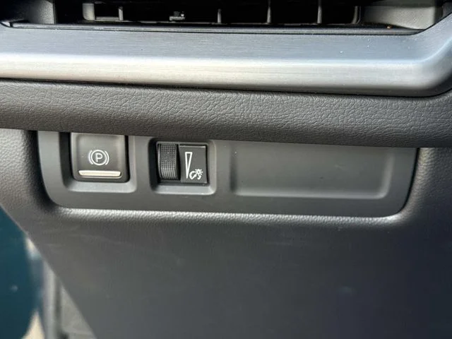 Used 2025 Green Cadillac Sport image 43