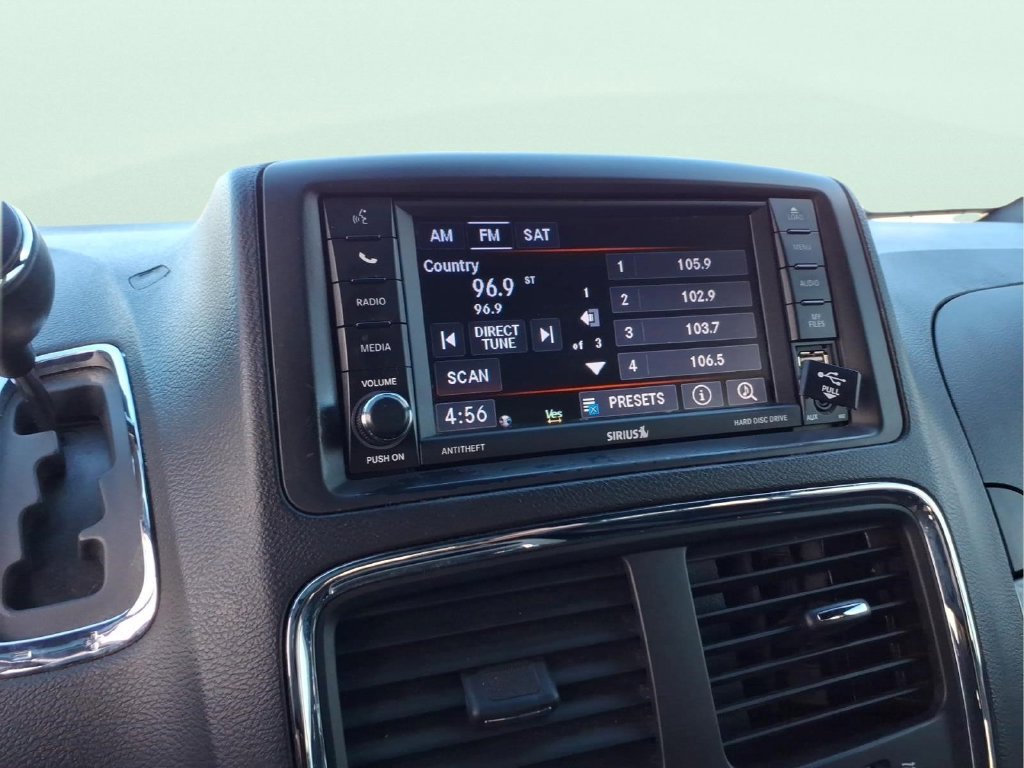 Used 2019 White Dodge SXT image 22