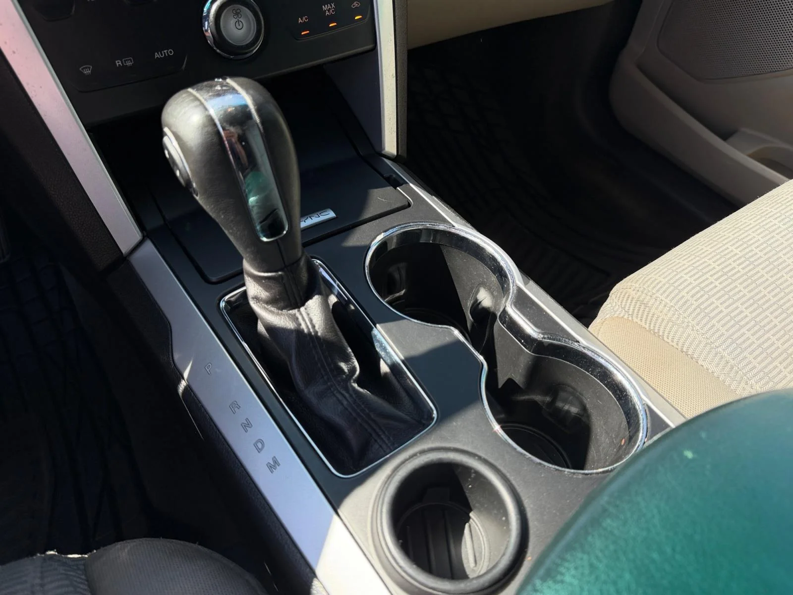 2015 Ford Explorer XLT - Photo 15