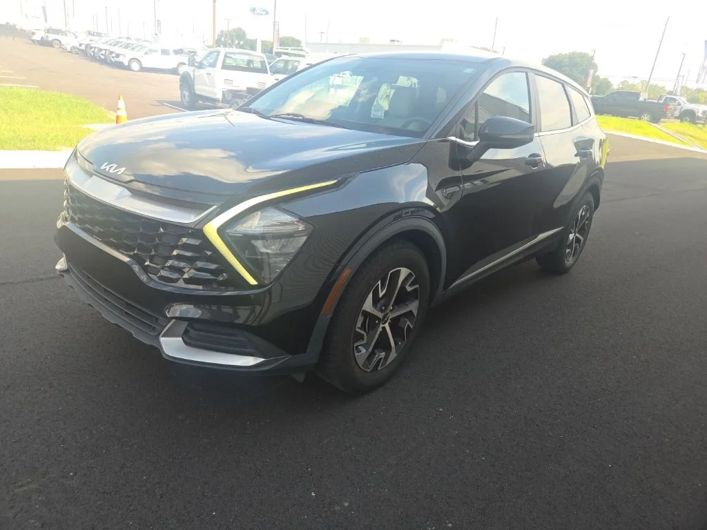 Used 2023 Black Kia EX image 3