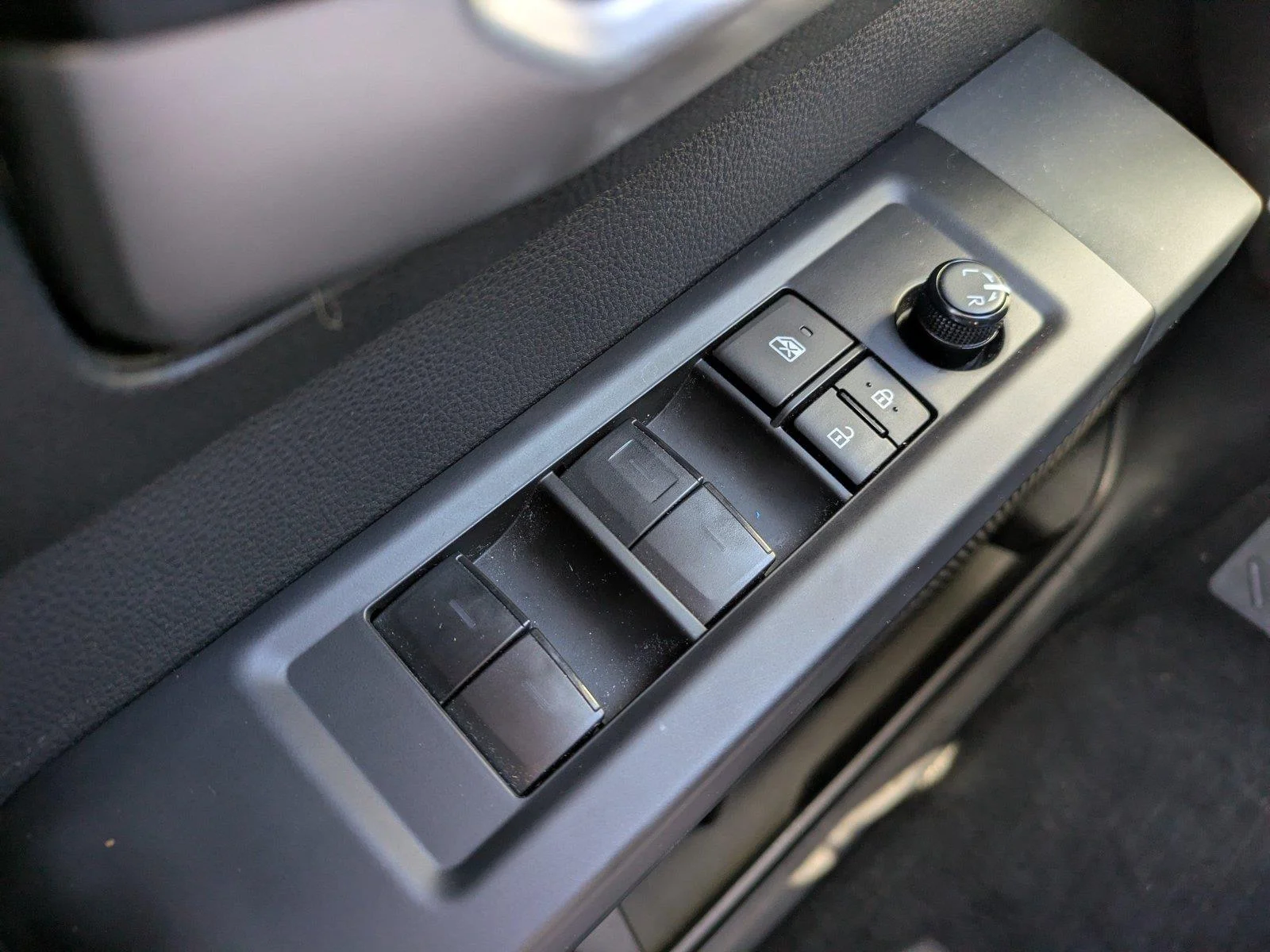 Used 2023 Ice Cap Toyota SR5 image 22