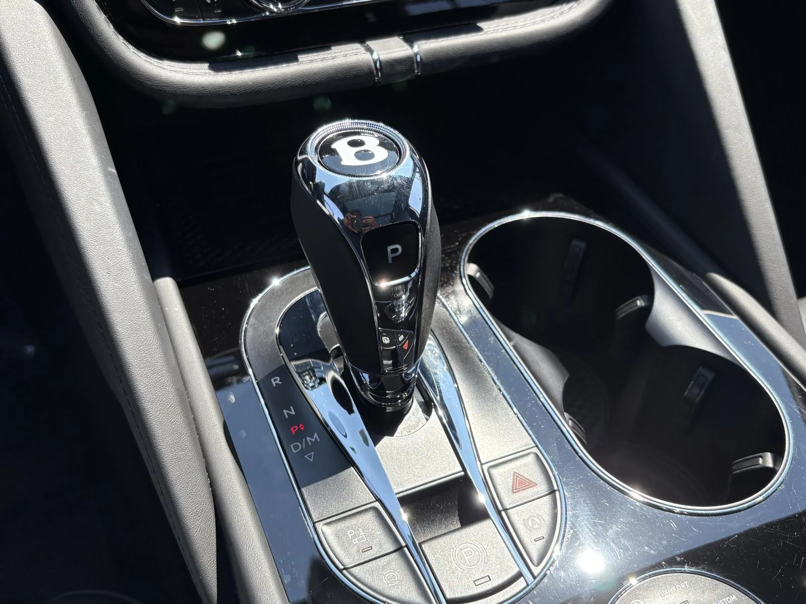 2024 Bentley Bentayga - Photo 34
