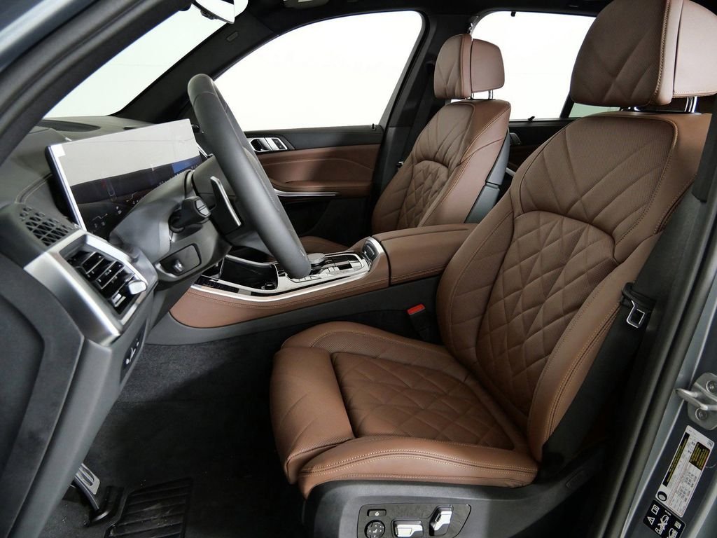 Used 2026 Skyscraper Grey Metallic BMW xDrive40i image 37