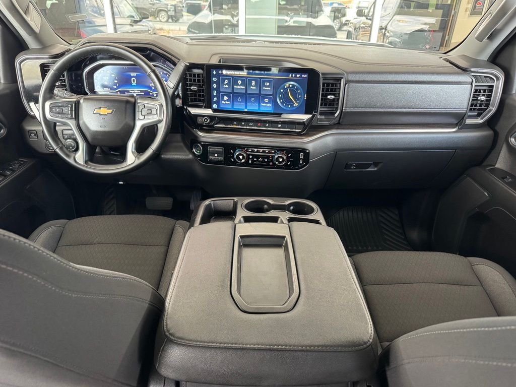 Used 2025 White Chevrolet LT image 23