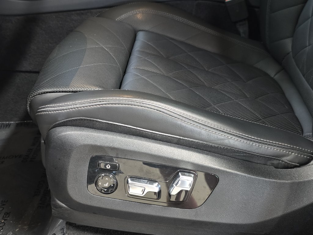 Certified Used 2025 Black Sapphire Metallic BMW sDrive40i image 28