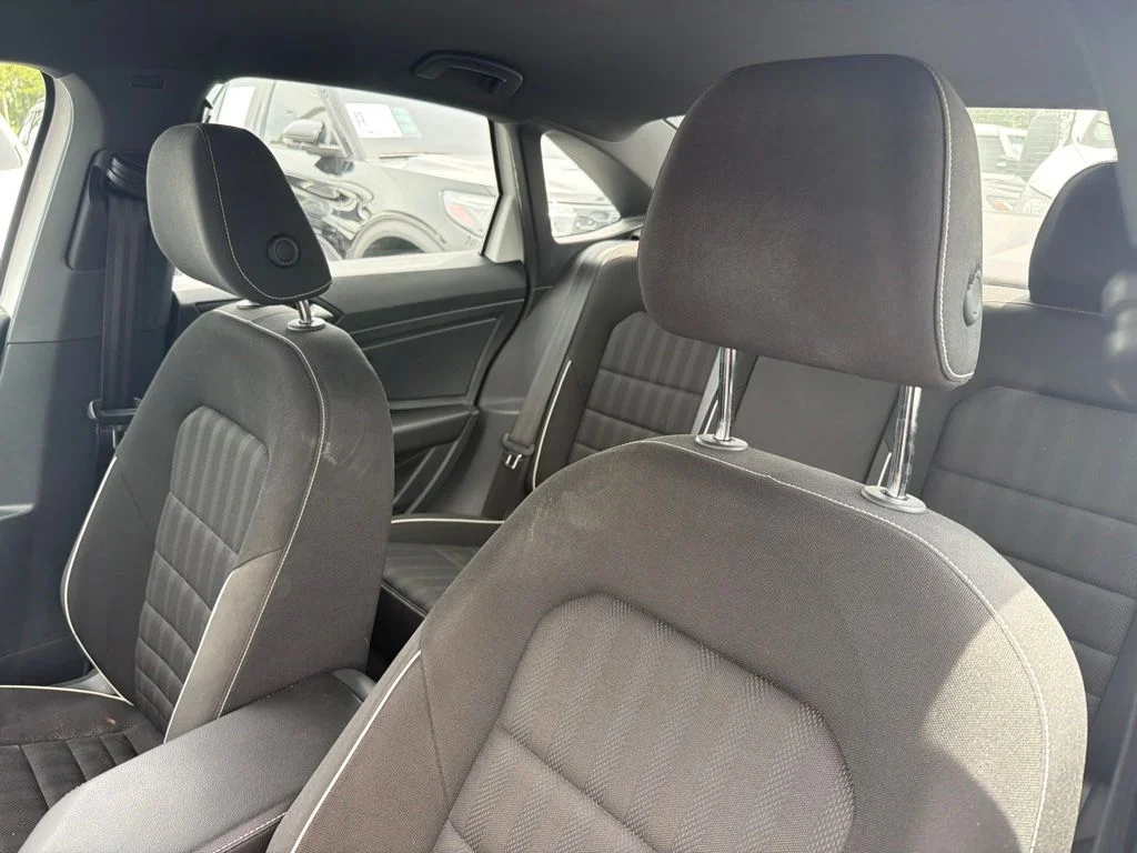 Used 2022 Pure White Volkswagen 1.5T Sport image 7