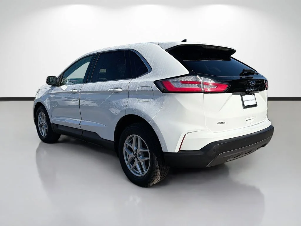Used 2022 White Ford SEL image 5