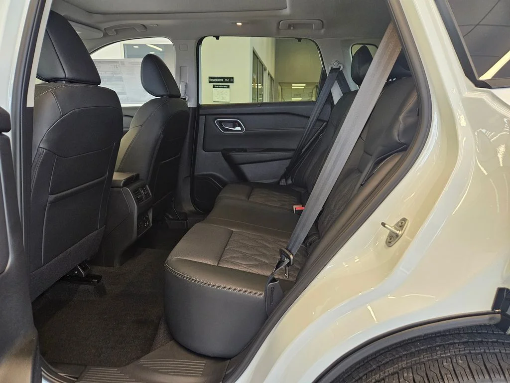 New 2026 Everest White Pearl TriCoat Nissan Platinum image 27