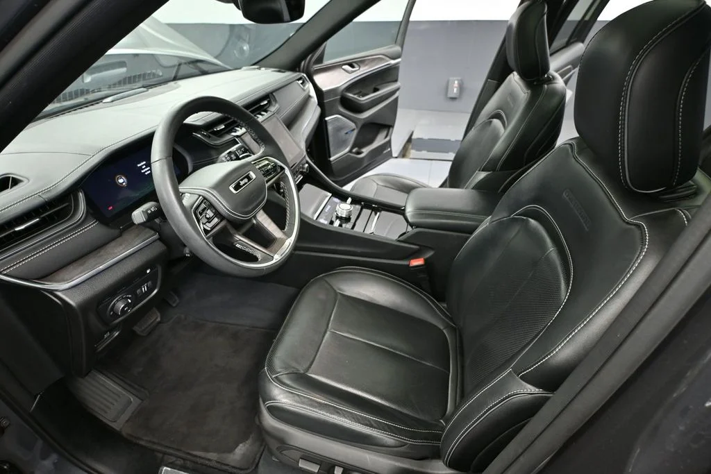 Used 2023 Gray Jeep Overland 4xe image 18