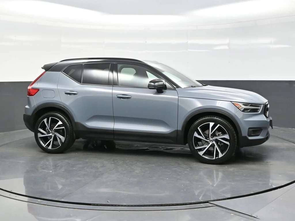 Used 2021 Thunder Gray Metallic Volvo R-Design image 8