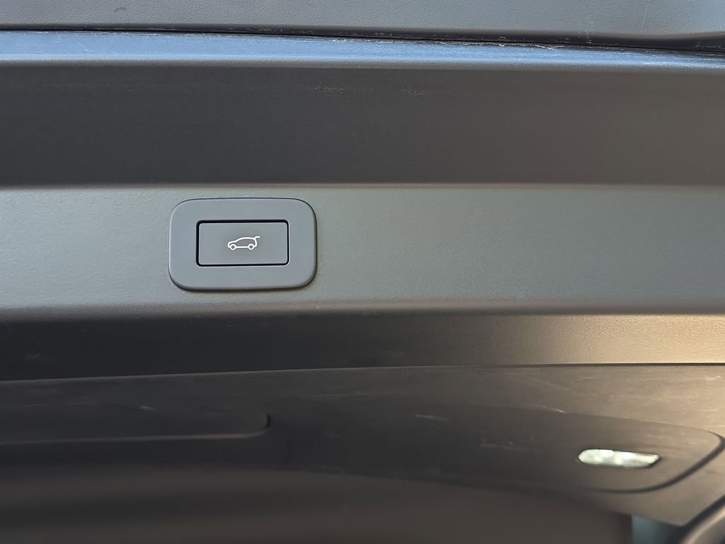 Certified Used 2025 Black Land Rover SE image 16