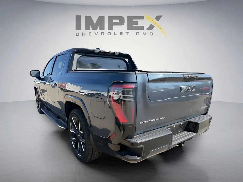 Used 2025 Deep Ocean Metallic GMC Max Range Denali image 3