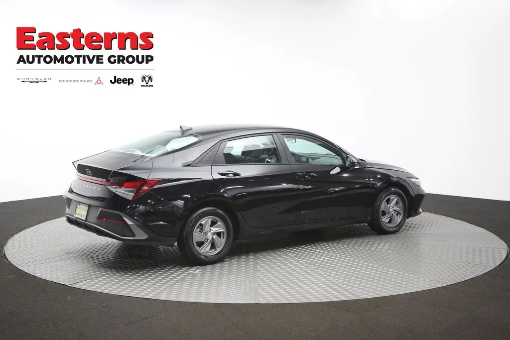 Used 2025 Black Hyundai SE image 39