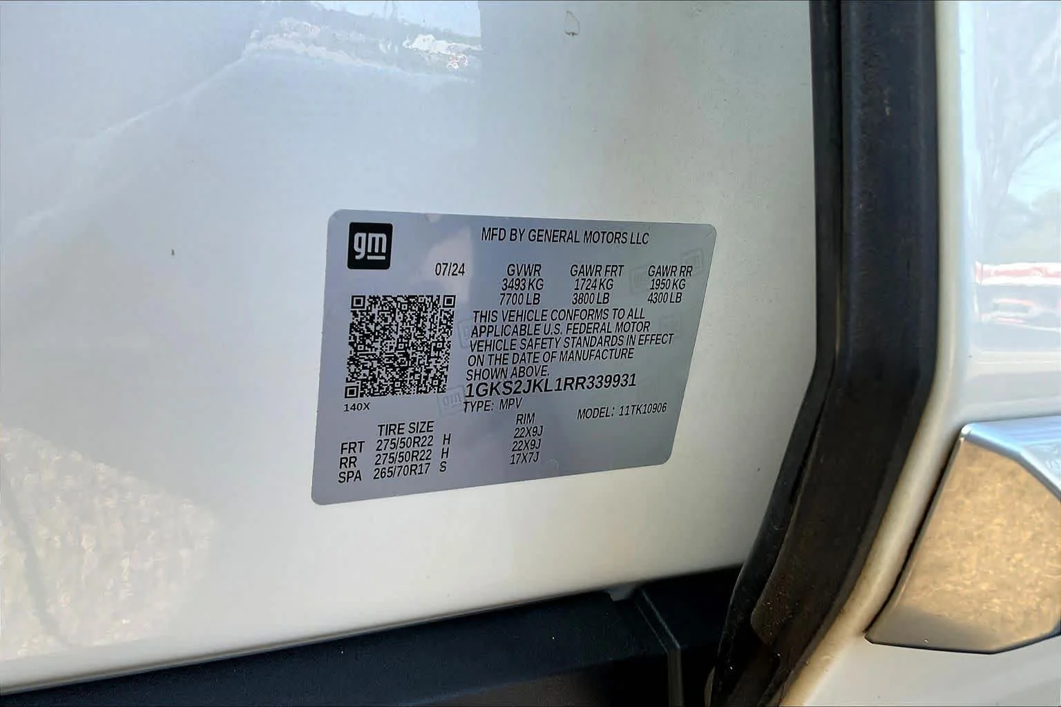 Used 2024 White Frost Tricoat GMC Denali image 35