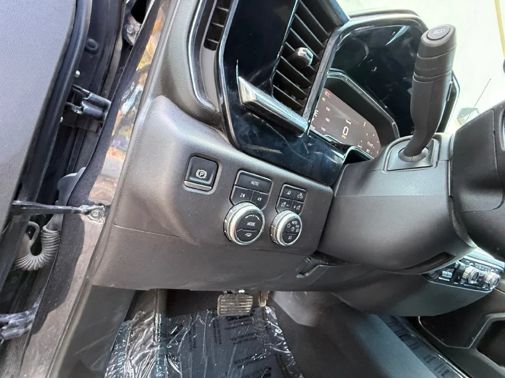 Used 2025 Silver GMC SLT image 23