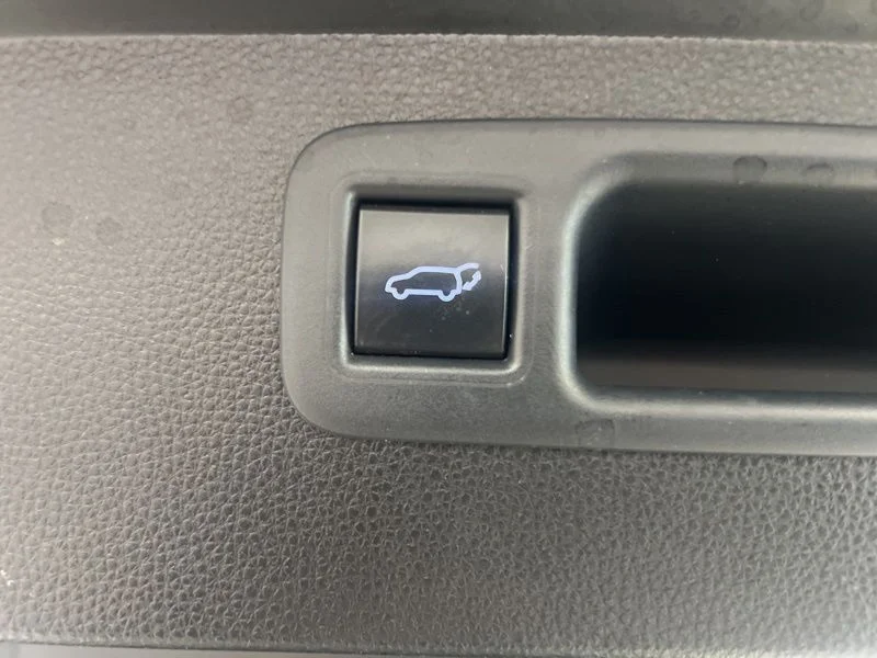 Used 2021 White Toyota Platinum image 9