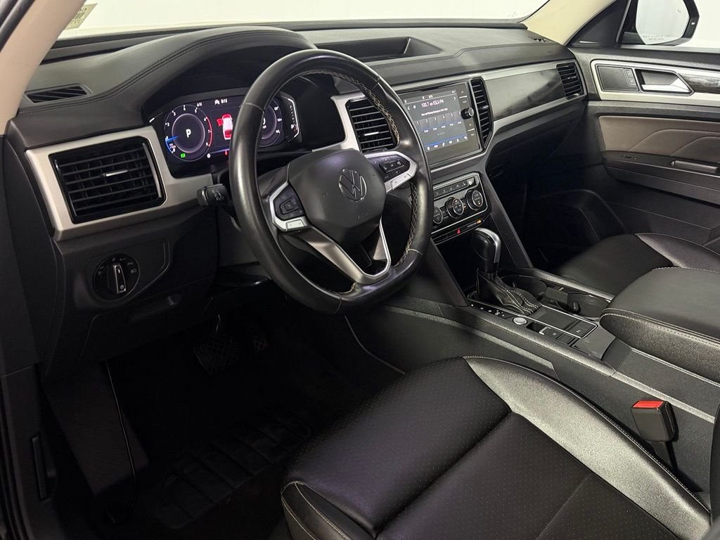 Used 2023 Black Volkswagen 3.6L V6 SE w/Technology image 12