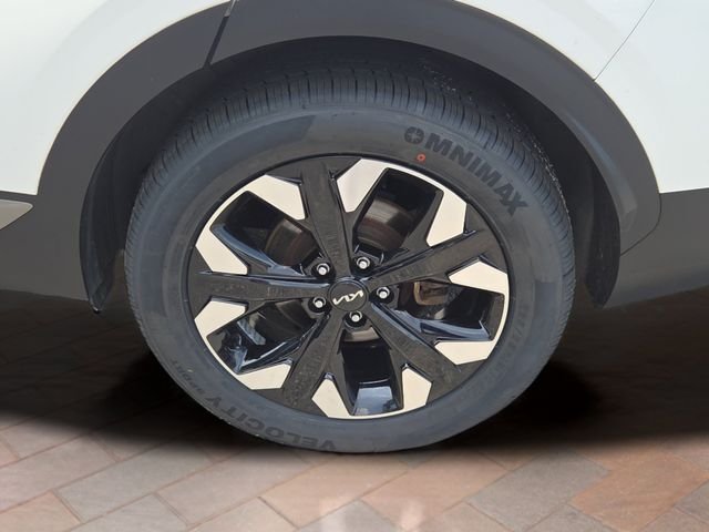 Used 2024 Snow White Pearl Kia X-Line image 28