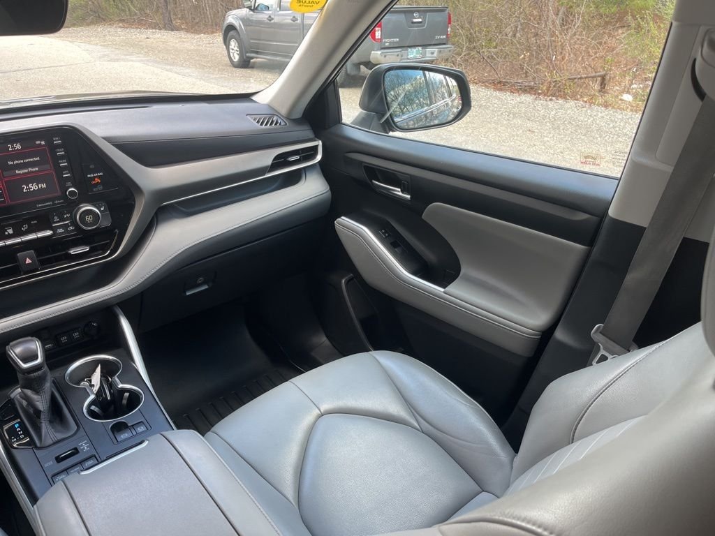 Used 2020 Magnetic Gray Metallic Toyota XLE image 13