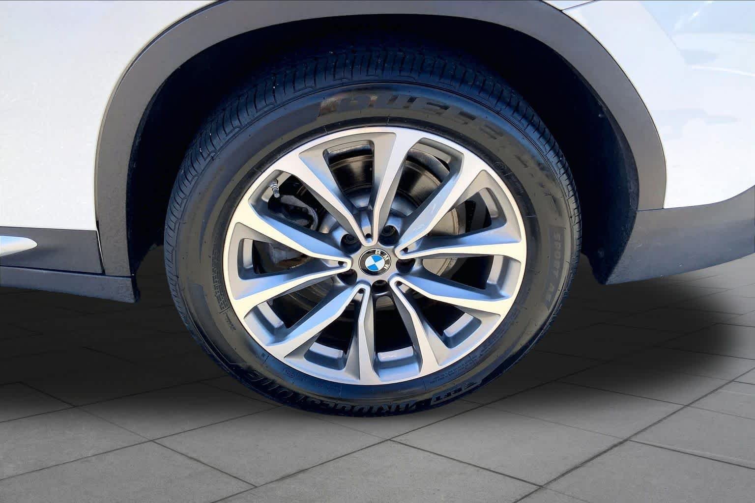 Used 2019 Mineral White Metallic BMW xDrive30i image 10