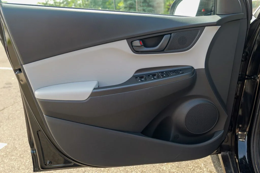 Used 2023 Abyss Black Pearl Hyundai SE image 17
