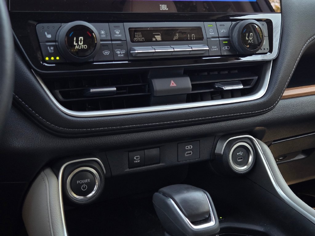 Used 2025  Toyota Limited image 30