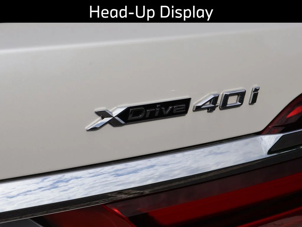 Used 2022 Mineral White Metallic BMW xDrive40i image 10