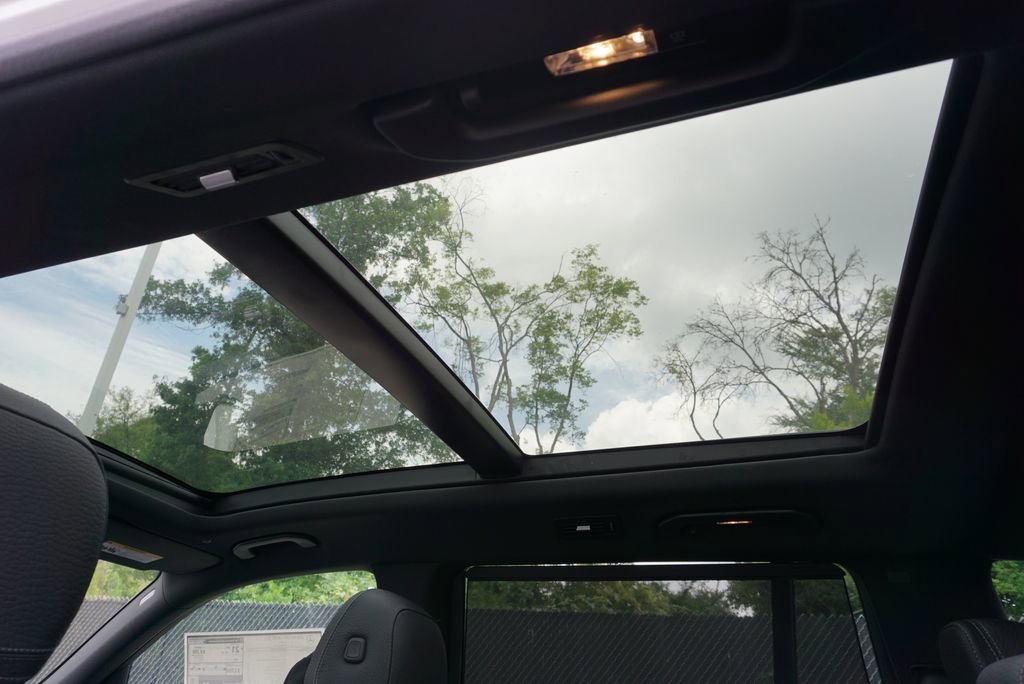 New 2026 Polar White Mercedes-Benz GLS 450 image 37