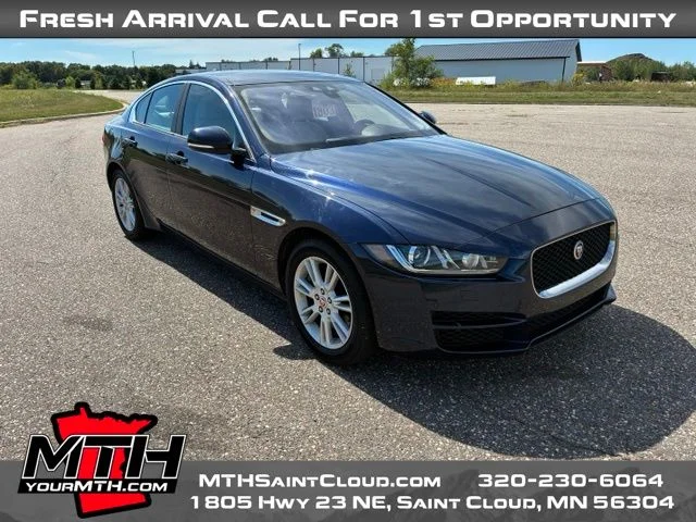 Used 2018 Black Jaguar 25t Premium image 2