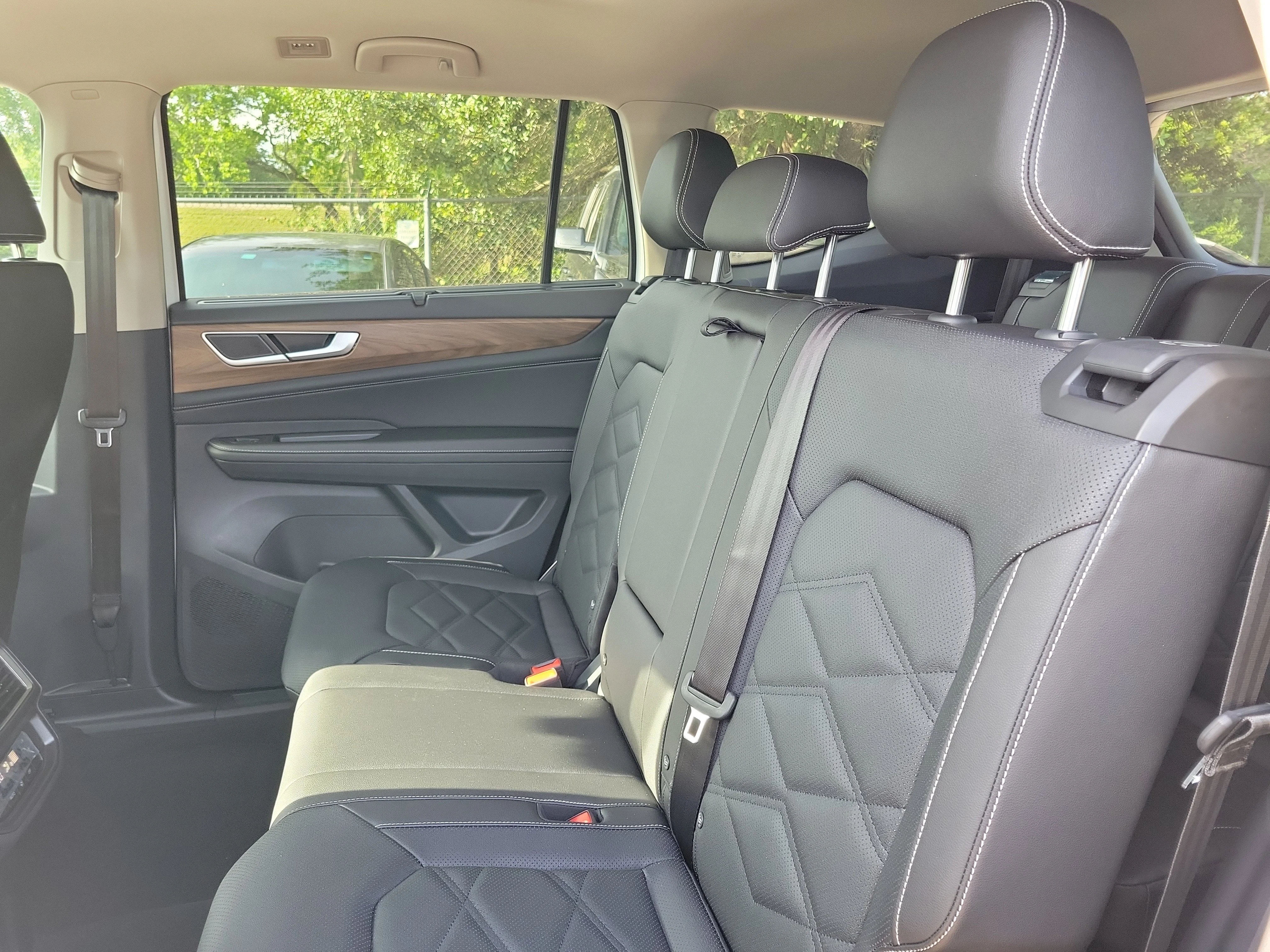 New 2026 White Volkswagen 2.0T SE w/Technology image 10