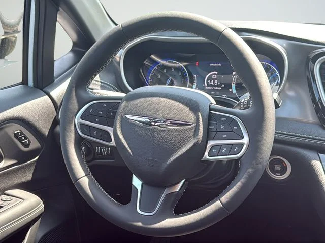 2025 Chrysler Pacifica Select - Photo 18