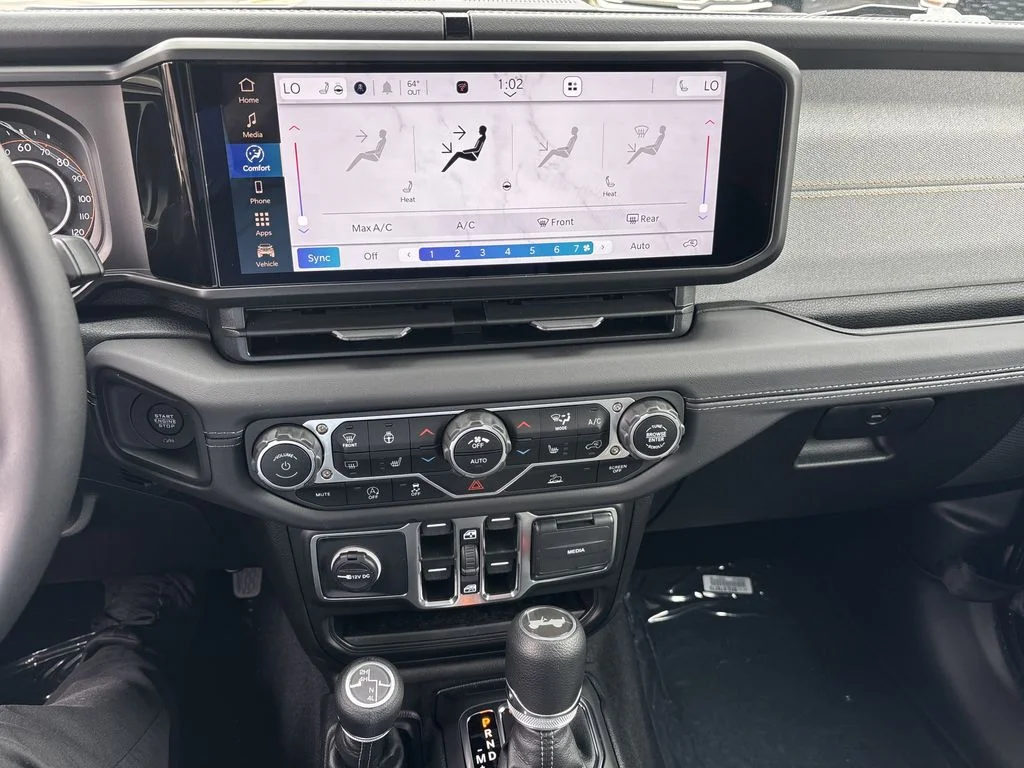 2025 Jeep Wrangler 4-Door Sahara - Photo 24