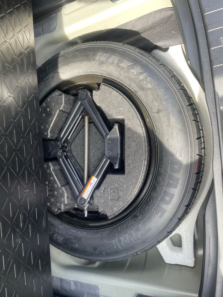 2024 Toyota RAV4 XLE - Photo 33