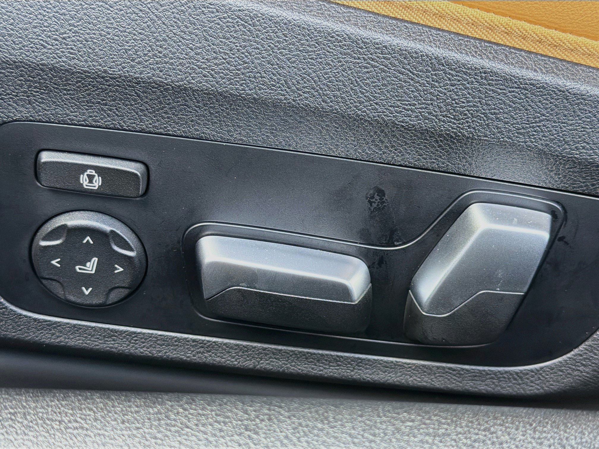 Used 2025 Frozen Pure Grey Metallic BMW Competition image 24